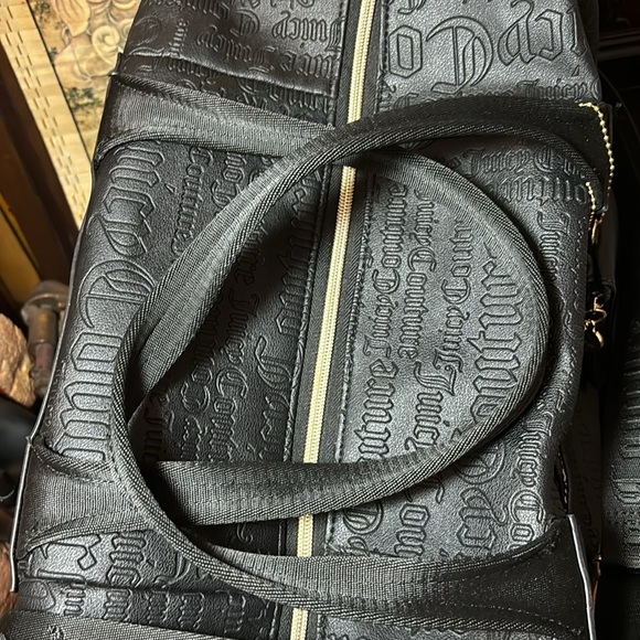 Juicy Couture Lg. Weekender Bag Black Faux Leather w Zip Coin Purse 17”x11”x8” - Picture 9 of 17